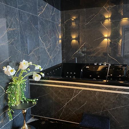 La Ronde Des Bois - Romance Et Bien Etre - Jacuzzi Privatif-Piscine-Patio Mellecey ภายนอก รูปภาพ
