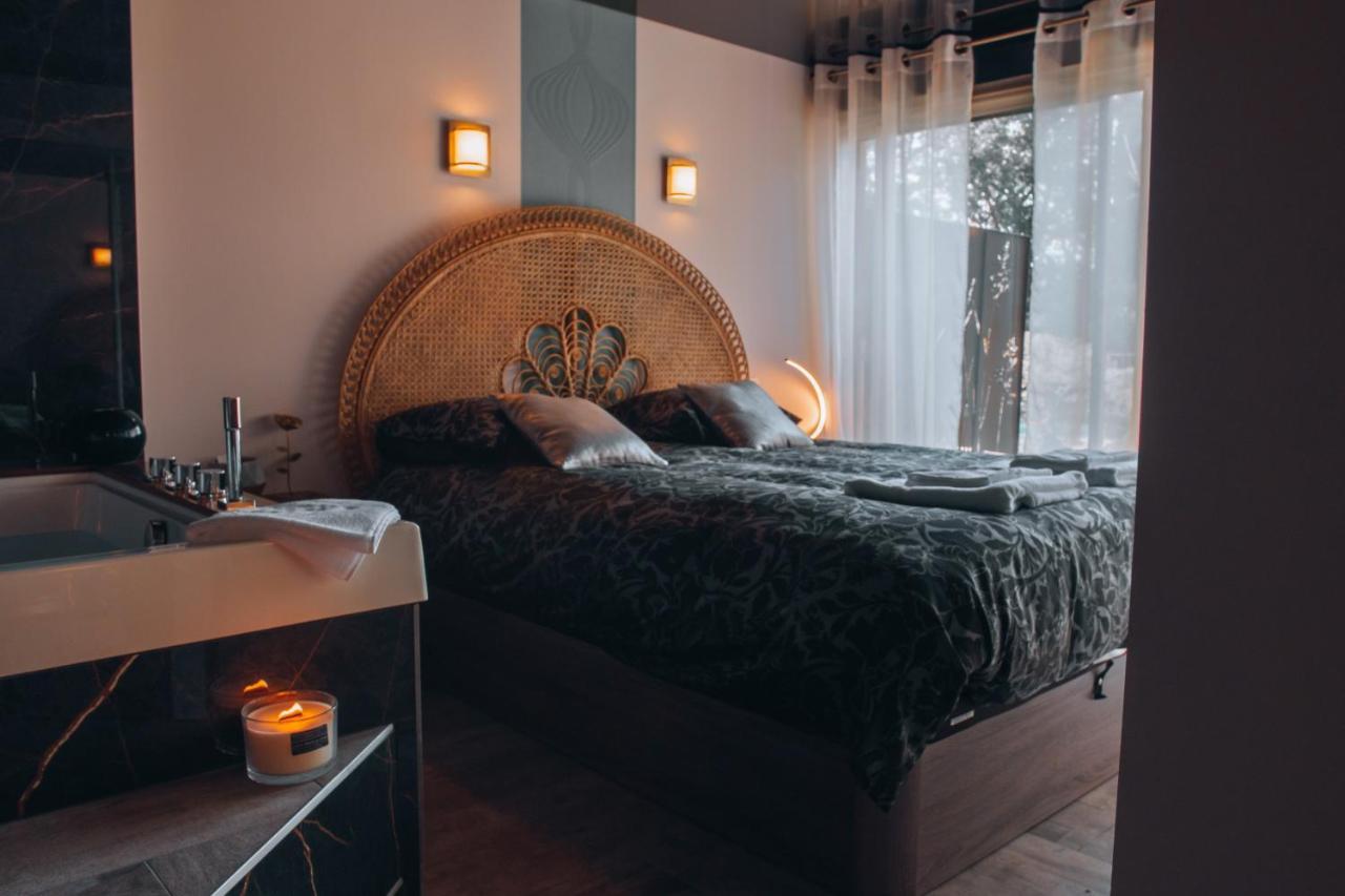 La Ronde Des Bois - Romance Et Bien Etre - Jacuzzi Privatif-Piscine-Patio Mellecey ภายนอก รูปภาพ
