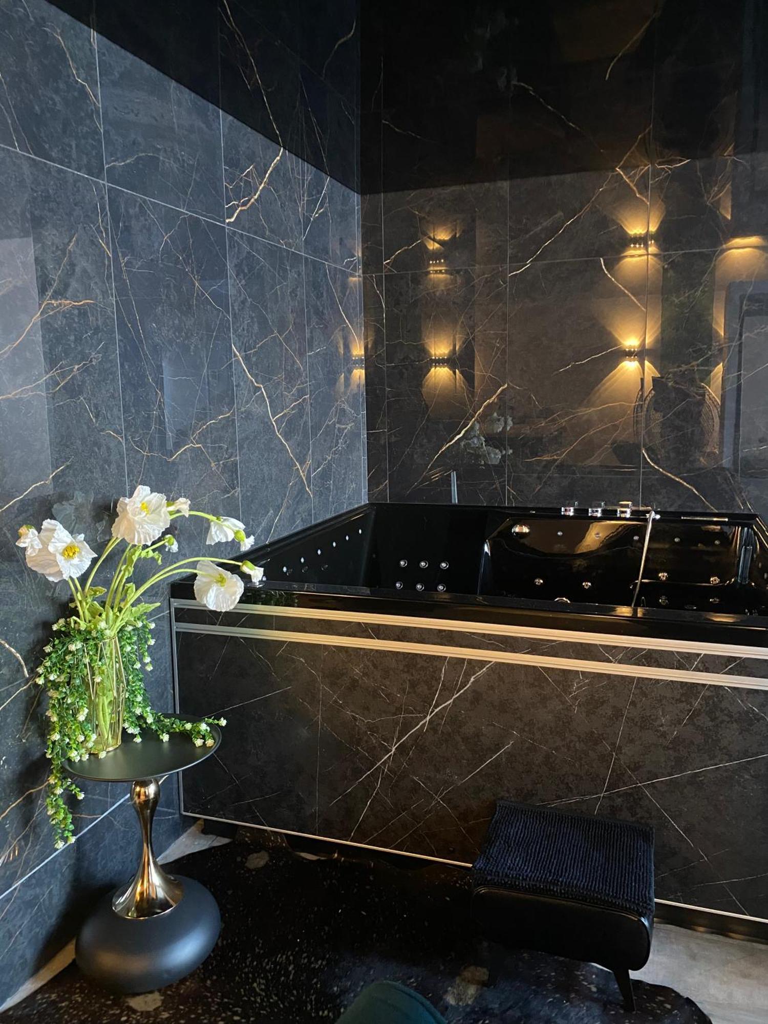 La Ronde Des Bois - Romance Et Bien Etre - Jacuzzi Privatif-Piscine-Patio Mellecey ภายนอก รูปภาพ